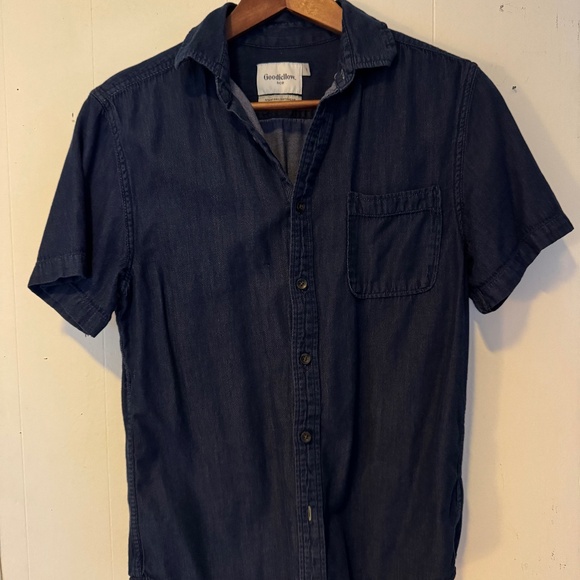 Good Fellow & Co. shortsleeved button up shirt - Picture 1 of 3